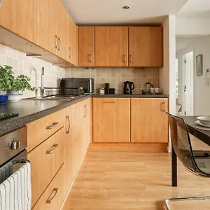 Lux Waterfront 2 Bed Apt, V&a 10min Walk, St Andrew's Golf 25min Drive Dundee